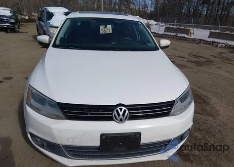 2013 Volkswagen Jetta 2.0L Tdi from USA, damaged, VIN 3VWLL7AJXDM373664